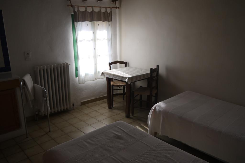 Auberge Des Seguins Buoux Номер фото