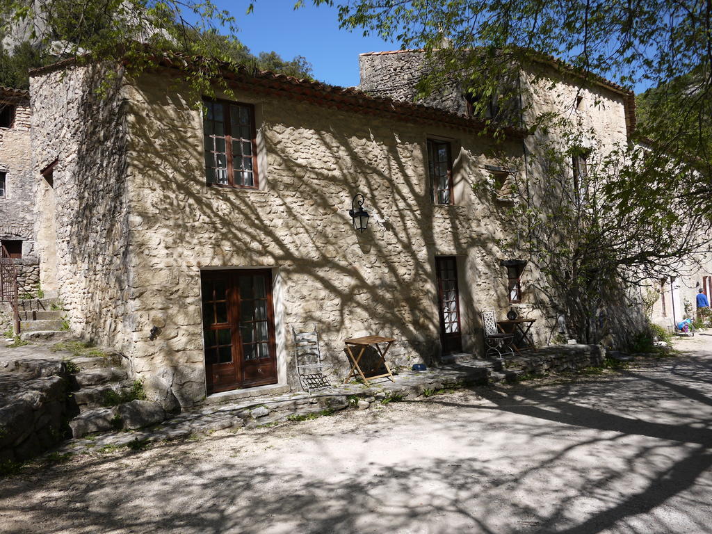 Auberge Des Seguins Buoux Екстер'єр фото